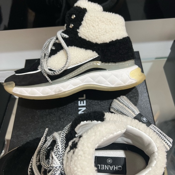 Shearling lamb skin Chanel sneakers amazing condition - Picture 5 of 8